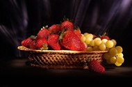 کاهش ریسک ابتلا به عفونت با مصرف انگور و توت فرنگی
