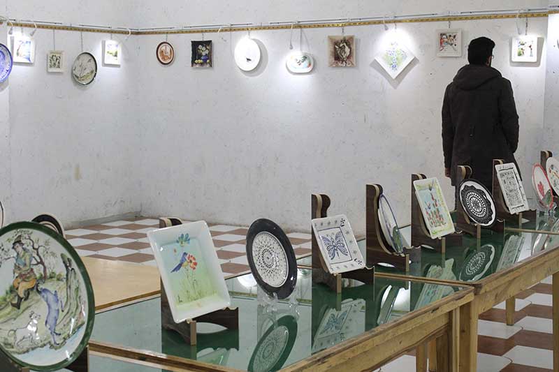 نخستین نمایشگاه گروهی تصویرسازی و نقاشی در میبد گشایش یافت
