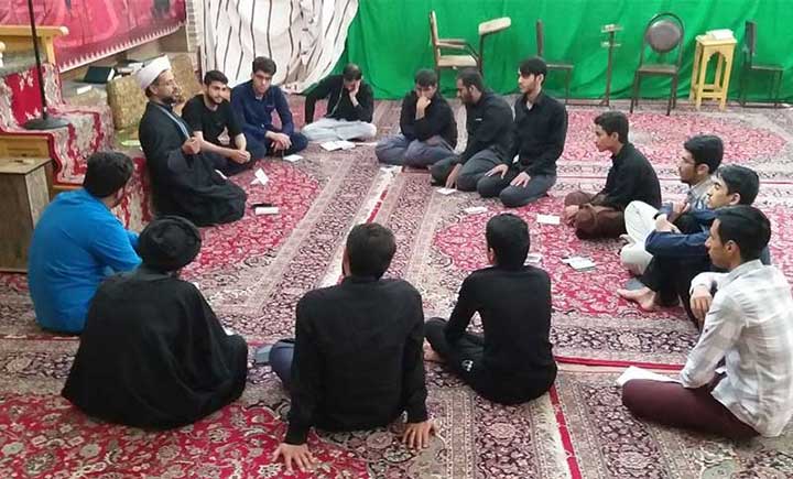 جوانان معتکف میهمان مسجد جامع میبد در شب های قدر شدند