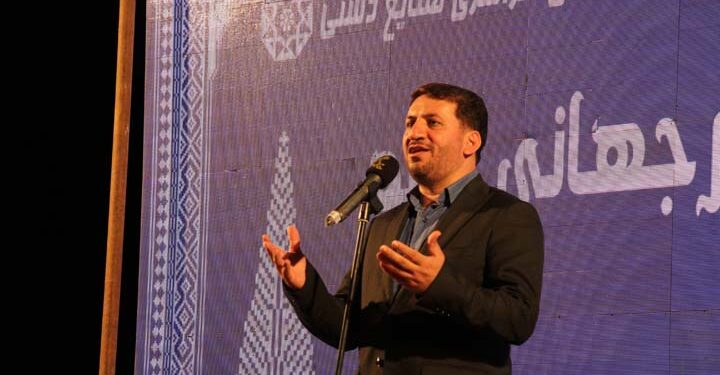 برگزاری نمایشگاههای صنایع دستی حال مردم را خوب می کند