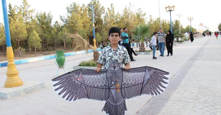 جشنواره بادبادکها در پارک غدیر میبد