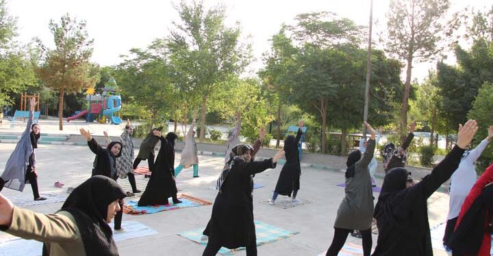 بانوان گردهمایی روز یوگا