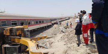 حضور تیم امدادی هلال احمر میبد در محل واژگونی قطار مشهد به یزد