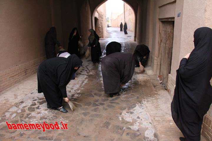 پایبندی بانوان میبدی به انجام آیین سنتی جاورکشی مسیر عبور عزاداران حسینی