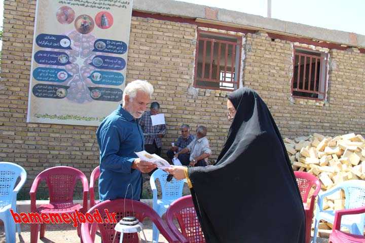 کلاس آموزشی مبارزه با آفات انار برگزار شده در روستای مهرآباد میبد