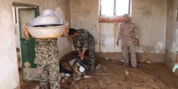 کمک رسانی جهادگران ناحیه مقاومت میبد به سیل زدگان