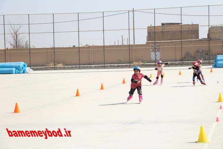 مسابقات اسکیت سرعت ویژه دختران در میبد