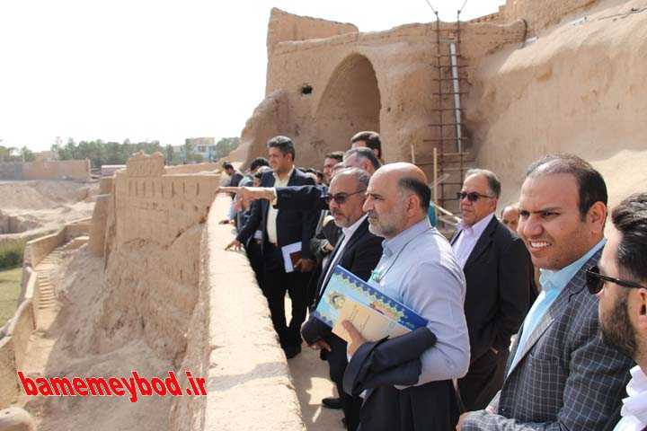 نشست شهرداران و روسای شوراهای اسلامی شهرهای استان یزد در میبد