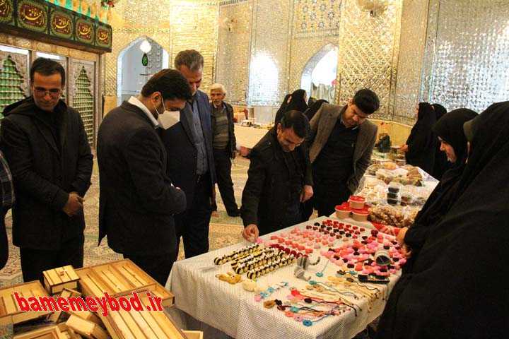 نمایشگاه یلدای فاطمی در امامزاده سید صدرالدین قنبر میبد