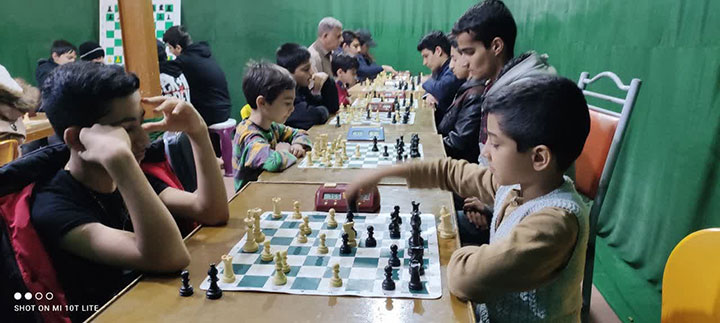 مسابقات شطرنج به مناسبت روز دانشجو در میبد برگزار شد