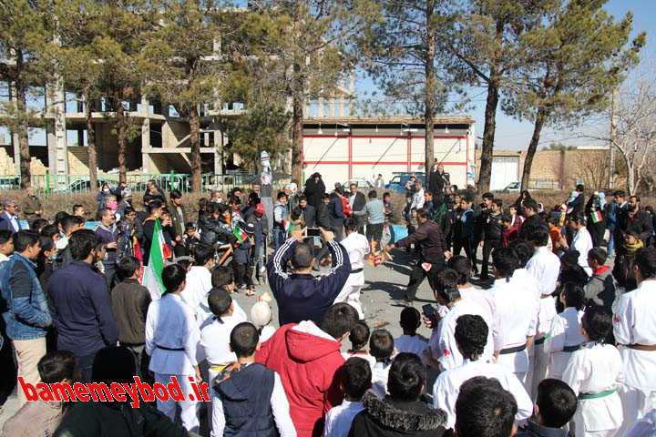 حماسه آفرینی مردم انقلابی و متدین میبد در راهپیمایی 22 بهمن 1401
