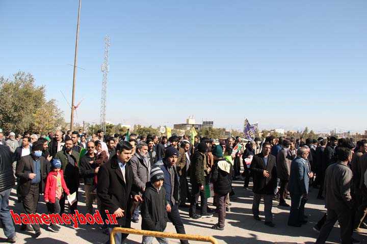 حماسه آفرینی مردم انقلابی و متدین میبد در راهپیمایی 22 بهمن 1401