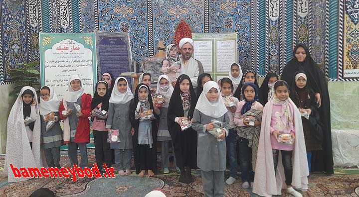 حضور دانش آموزان دبستان حاج غلامحسین زهرایی میبد در طرح مهر و محراب
