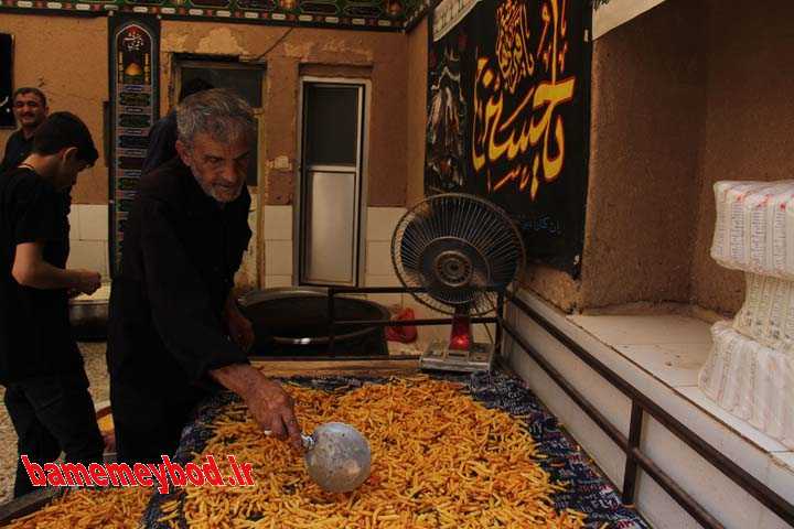 آیین پخت غذای ظهر عاشورا در خانه حاجی رضا علیزاده