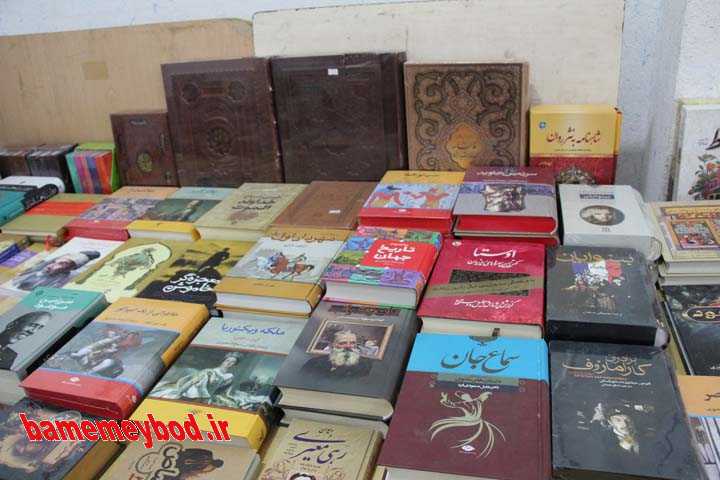 افتتاح نمایشگاه کتاب در فرهنگسرای میبد