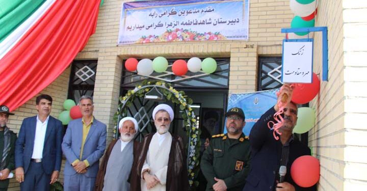 نواخت شدن زنگ مهر و مقاومت در دبیرستان فاطمه الزهرا میبد