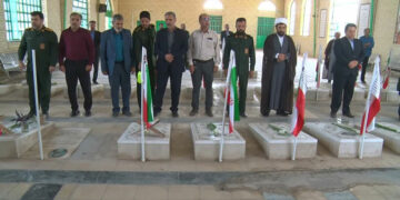 غبارروبی و عطرافشانی قبور شهدا در میبد