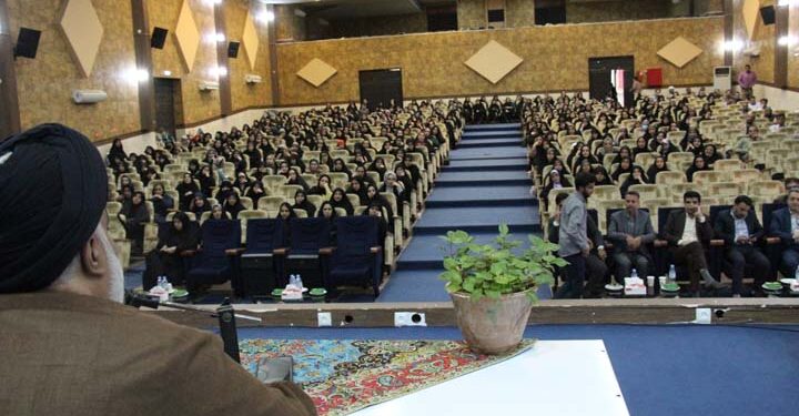 مادر بالاترین نقش در تربیت فرزندان دارد