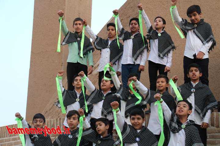 اجرای گروه سرود «آرمان علی وردی» مسکن مهر میبد