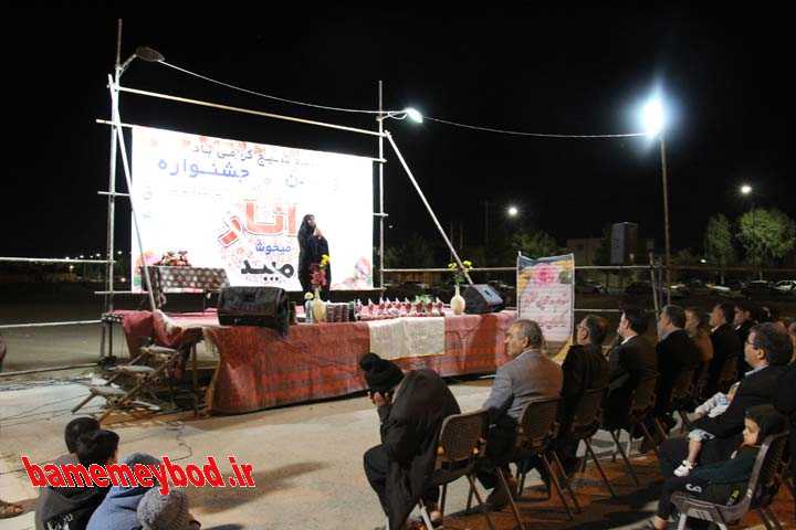 سومین جشنواره انار میخوش میبد همراه با نمایشگاه صنایع دستی و سوغات در سالن ورزشی شهدای شهرک فجر بیده