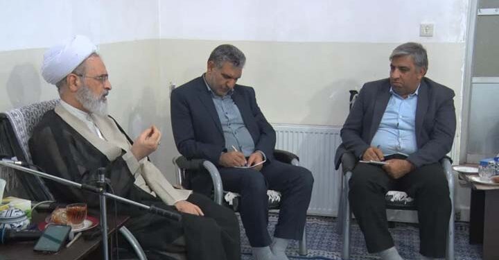 جلسه امام جمعه میبد با نخبگان