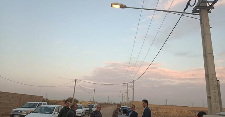 بخشی از مسیر روستای فیض آباد روشن شد