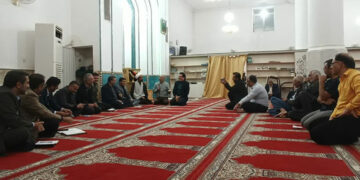 جلسه پرسش و پاسخ فرماندار و مسئولان میبد با مردم مهرآباد