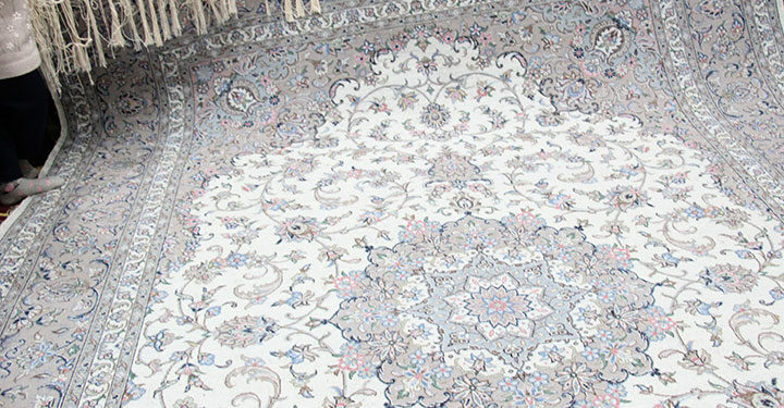 یک  تخته قالی همراه با یاد شهید سید ابوالفضل حسینی  به عتبات عالیات اهدا شد