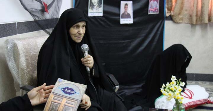 مادر شهیدان خالقی پور در مدرسه علمیه حضرت زهرا(س)