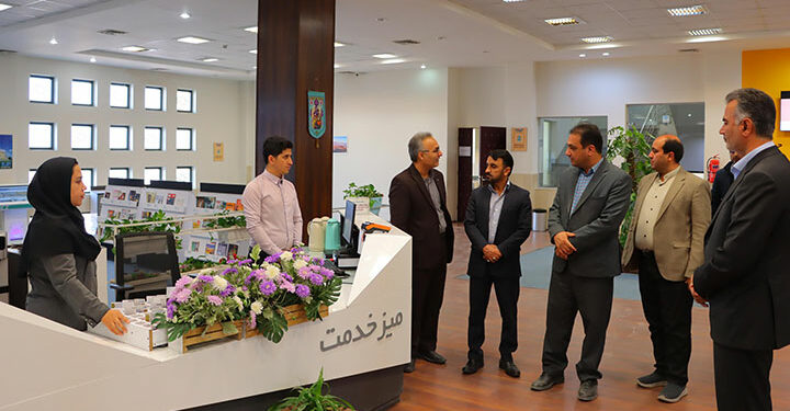 بازدید شهردار و اعضای شورای اسلامی شهر میبد از کتابخانه مرکزی یزد