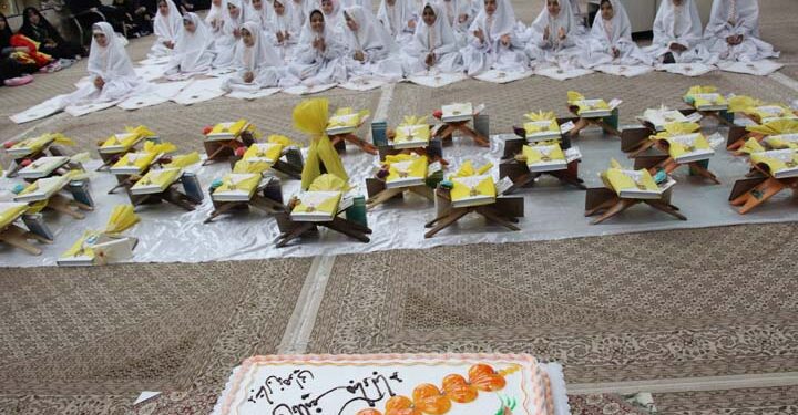 جشن تکلیف دانش آموزان دبستان حاج غلامحسین زهرایی میبد