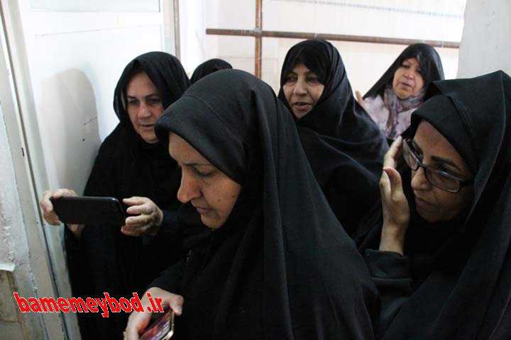 اهدای 2 عدد قالی دستباف بانوان محله یخدان به عتبات عالیات