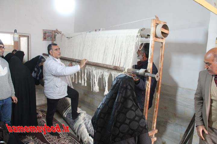 اهدای 2 عدد قالی دستباف بانوان محله یخدان به عتبات عالیات