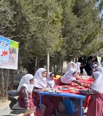 برپایی بازارچه مهر نیکوکاری از سوی دبستان قرآنی مهر ایران زمین میبد