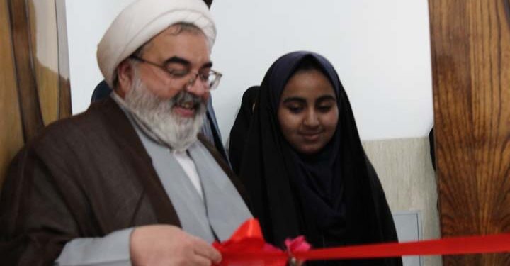 راه‌اندازی بازارچه دختران خلاق در مجتمع آموزشی امام حسین (ع) میبد