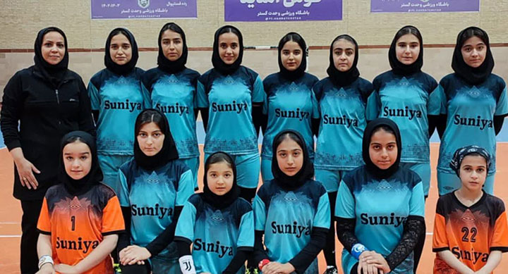 تیم فوتسال دختران سونیا شهیدیه قهرمان مسابقات جام رمضان 1403 میبد شدند