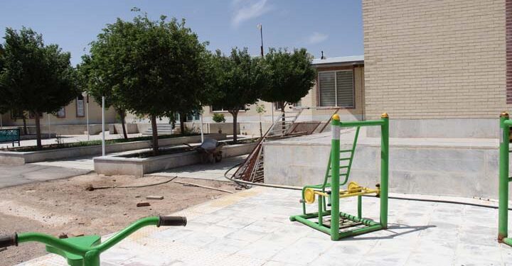 بازدید امام جمعه موقت میبد از موسسه خیریه محبت شامل مراکز نگهداری از بیماران ذهنی و روانی مزمن