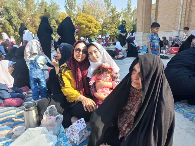 دورهمی خاص و قشنگ در دبستان مهر ایران زمین