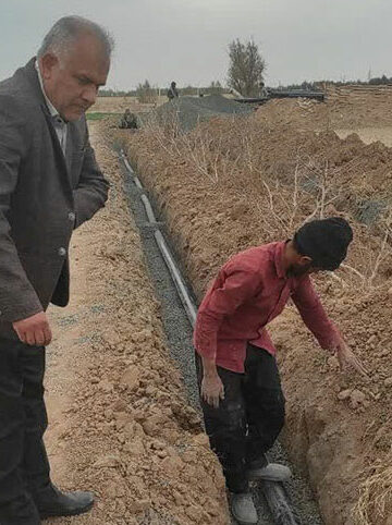 آبیاری زیر سطحی در باغات انار و پسته میبد