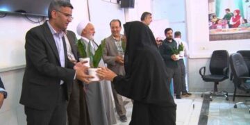 تجلیل از از مراقبین سلامت در میبد‎ ‎‏ ‏
